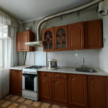 Довженка вул., 1