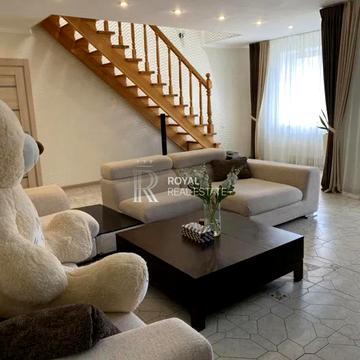 Валерія Лобановського вул., (вул. Лобановського, 36)