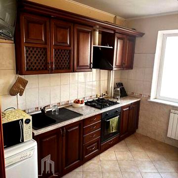 Бережанська вул., 12