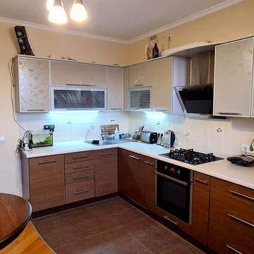 Братів Міхновських вул. (Московська), 32Б