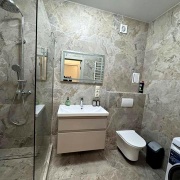 Степана Бандери вул., 7/1