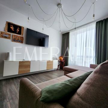 Зарічна вул., 4