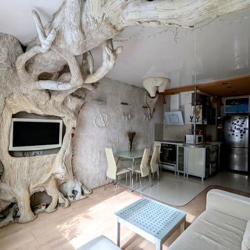 Дніпровська набережна вул., 1