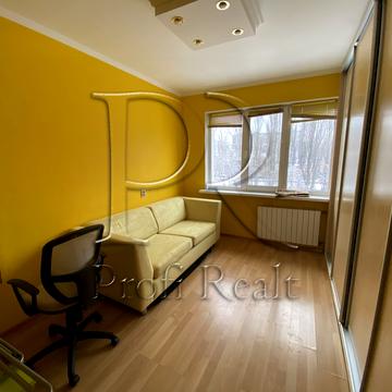 Ірпінська вул., 2