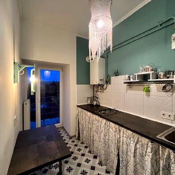 Докова вул., 15