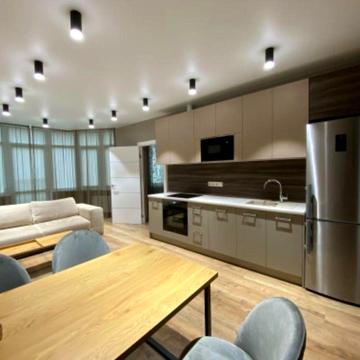 Вячеслава Чорновола вул., 27