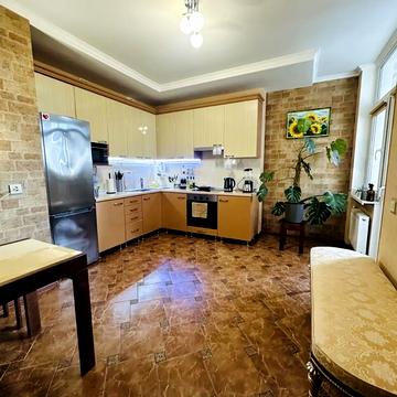 Валерія Лобановського просп. (Червонозоряний), 6-А