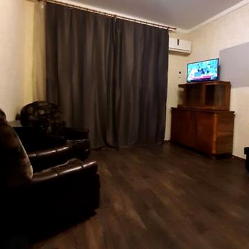 Незалежності вул. (Титова), 13