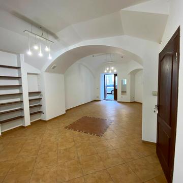 Володимира Винниченка вул. (), 4