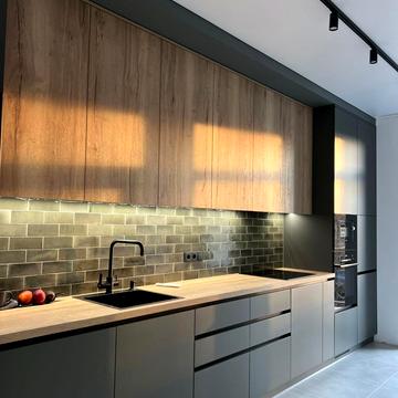 Словянська набережна вул., 23