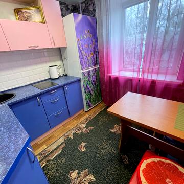 Радистів вул., 4