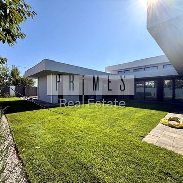 Миколи Леонтовича вул., 1