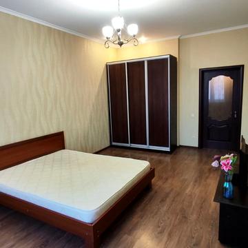 Миколи Лаврухіна вул., 12