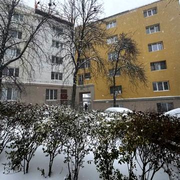 Мусліма Магомаєва вул., 10