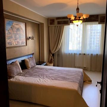 Академіка Сахарова вул., 36