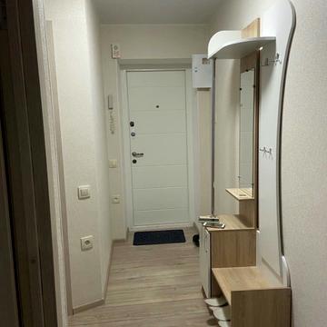 Варненська вул., 8