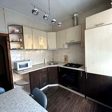 Вишгородська вул., 4