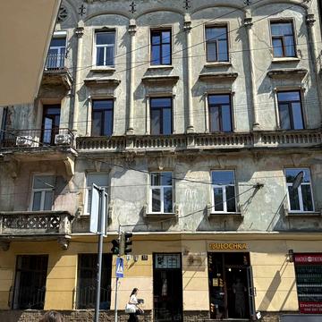 Івана Франка вул., 13