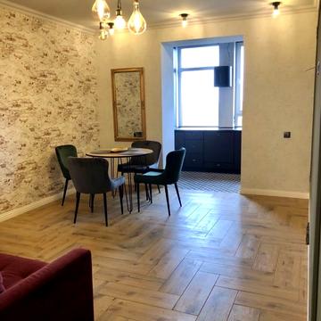 Героїв Крут вул. (Комунарів), 4/1