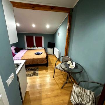 Яворницького вул. (Комсомольський), 24