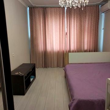 Академіка Корольова вул., 92