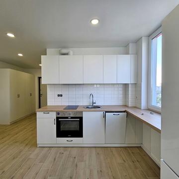 Олега Мудрака вул. (Генерала Наумова), 1-Б