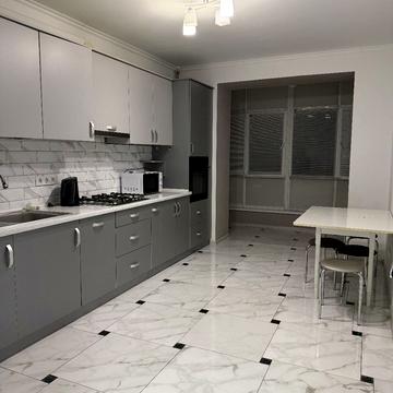 Бельведерська вул., 35