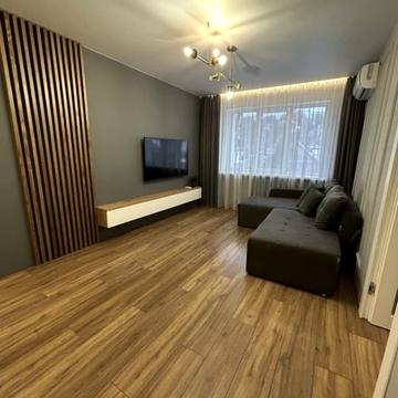 Набережна Перемоги вул., 48