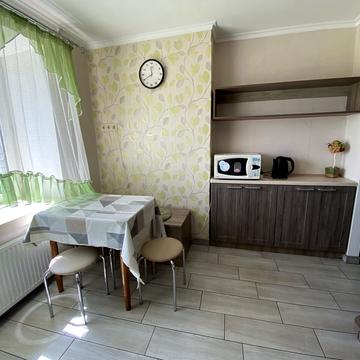 Чорновола вул., 182б