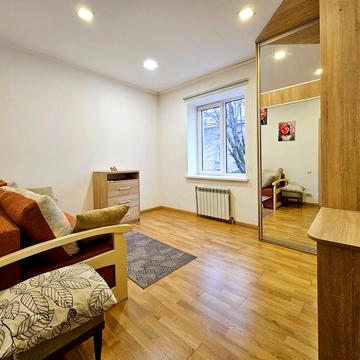 Мирослава Скорика вул. (Петра Чайковського), 25