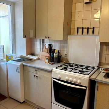 Академіка Янгеля вул., 12