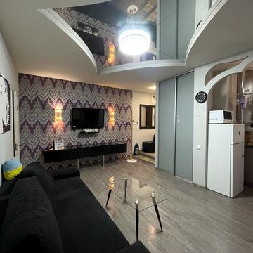 Велика Васильківська вул. (Червоноармійська), 33