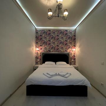 Велика Васильківська вул. (Червоноармійська), 33