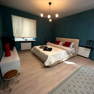 Яворницького вул. (Комсомольський), 24