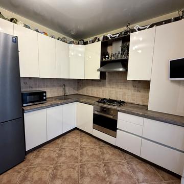 Алана Шепарда вул. (Суворова), 14