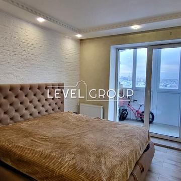 Черкаська вул., 38