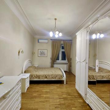 Прорізна вул., 3