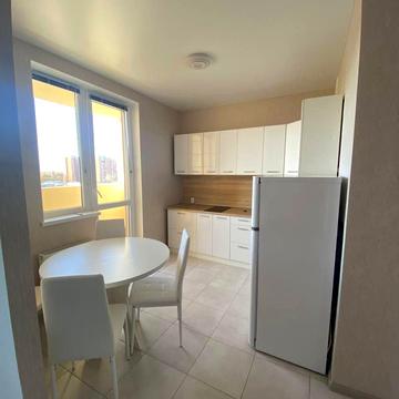 Михайла Грушевського вул., 30б