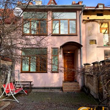 Андрія Мельника вул. (), 22б