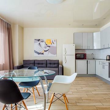 Пантелеймонівська вул., 112