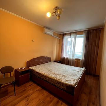 Святослава Ріхтера вул. (Щорса), 130