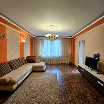 Тополина вул., 14