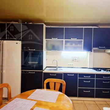 Нижньосироватська вул., 10