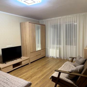 Академіка Доброхотова вул., 3