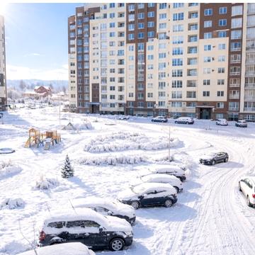 Леоніда Каденюка вул., 18