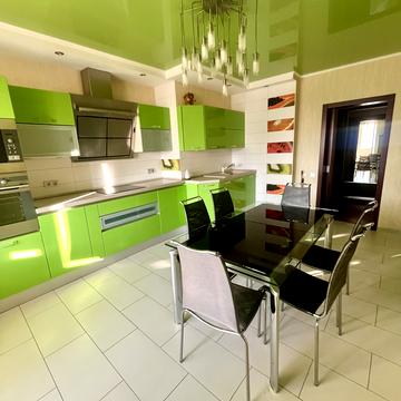 Анни Ахматової вул., 35-А