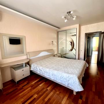 Анни Ахматової вул., 35-А