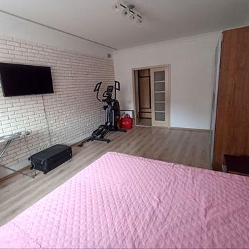 Мирна вул., (Будинок 1)