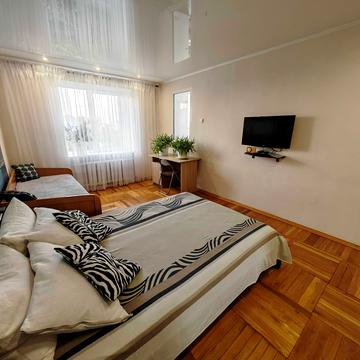 Євгена Чикаленка вул., 68а