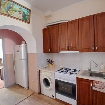 Степана Бандери вул. (), 85